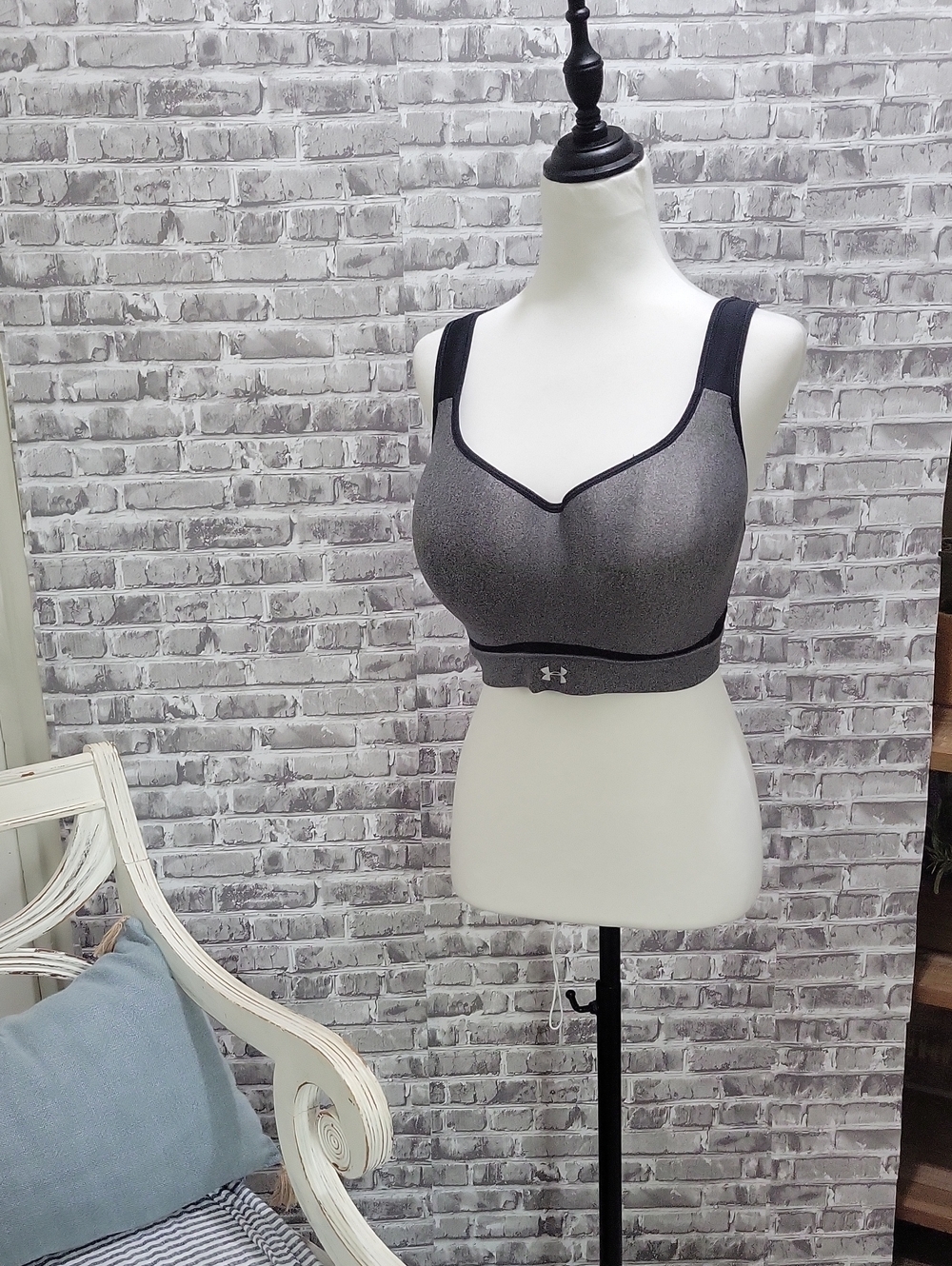 Under Armour Gray & Black Seamless Padded Sports Bra Sz 38D, Athleisure, Workout